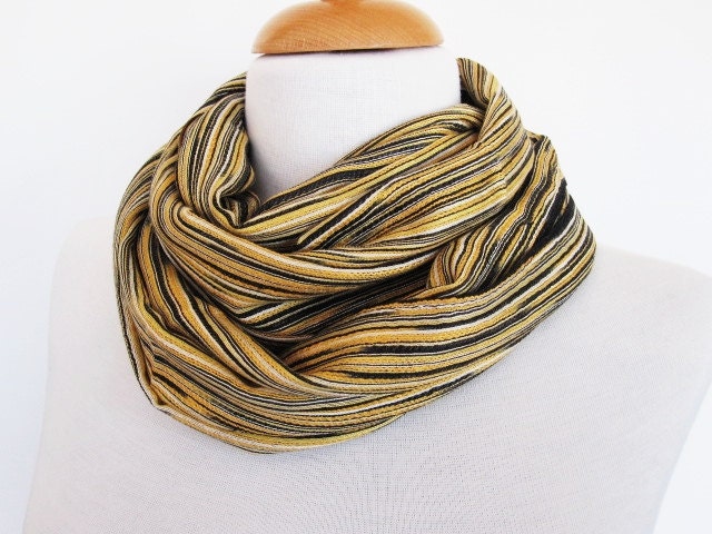 Golden Gestreift Gestreifter Baumwoll Schal/Loop, Muttertag, Geschenk, Frühjahrs Sale Golden Gestreift Gestreifter Baumwoll Schal/Loop, Muttertag, Geschenk, Frühjahrs Sale von mediterraneanlights