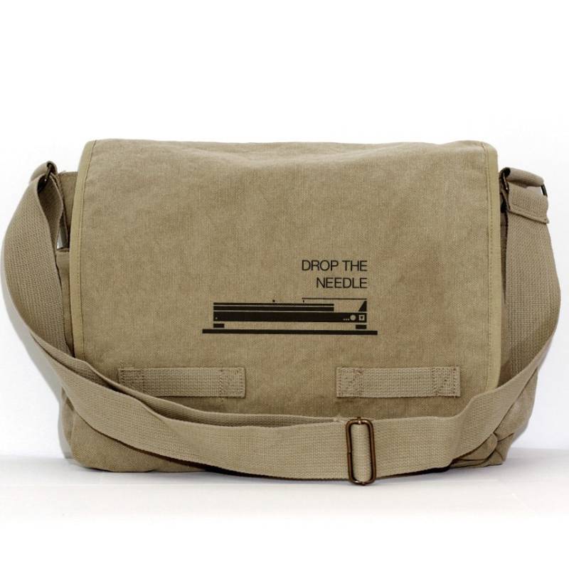 Khaki Canvas Messenger Bag Für Djs & Musikliebhaber | Passend 17" Laptop Plattenspieler Grafik "Drop The Needle" Vintage Style Tech Carry von mediumcontrol