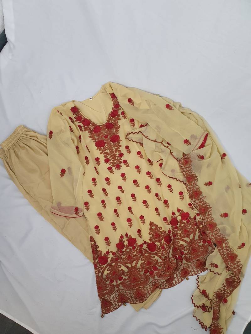 3 Piece Salwaar Kameez 3 Piece Salwaar Kameez von meenaboutiqueDE