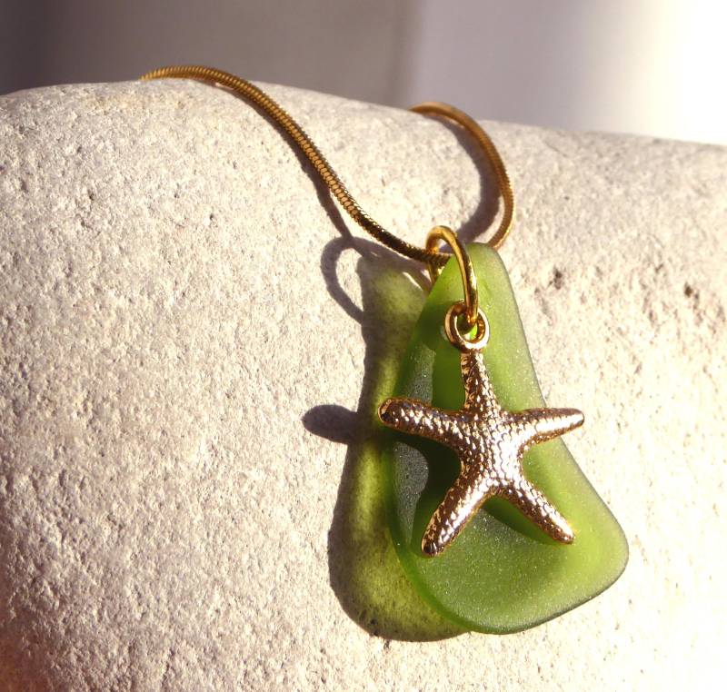 Anhänger Aus Olivegrünem Seeglas Und Goldfarbenem Seestern von meersusedesign