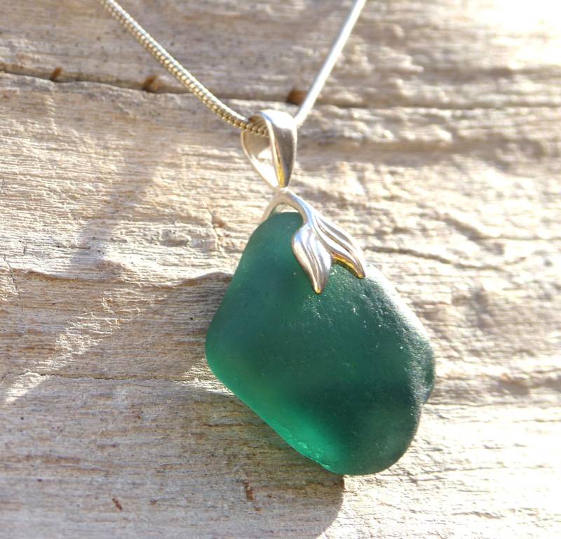 Anhänger Aus Seeglas in Grün-Petrol Mit Blattschlaufe 925-Er Silber von meersusedesign
