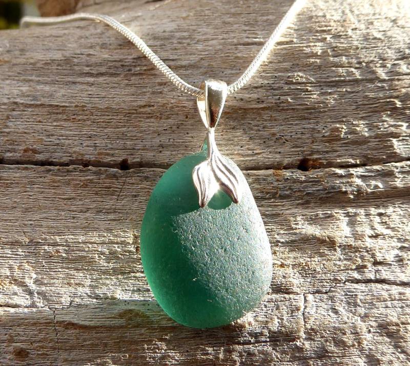 Anhänger Aus Seeglas in Grün-Petrol Mit Blattschlaufe 925-Er Silber von meersusedesign