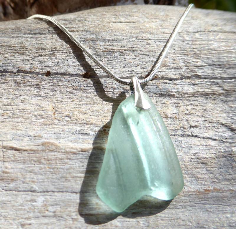 Anhänger Aus Seeglas in Hellem Türkis Mit Relief, Schlaufe 925-Er Silber von meersusedesign