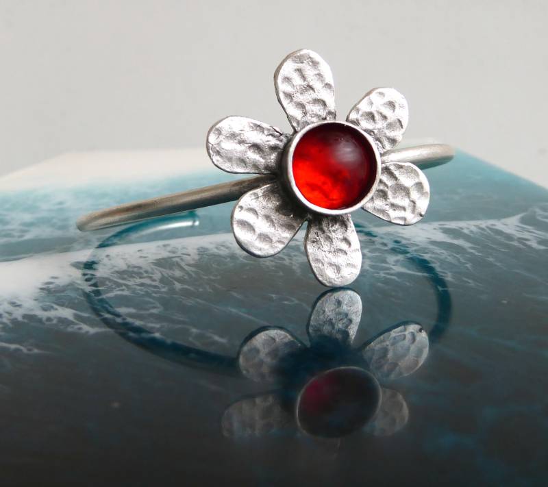 Armreif Mit Einer Blume , Silberfarbend Und Verstellbar von meersusedesign