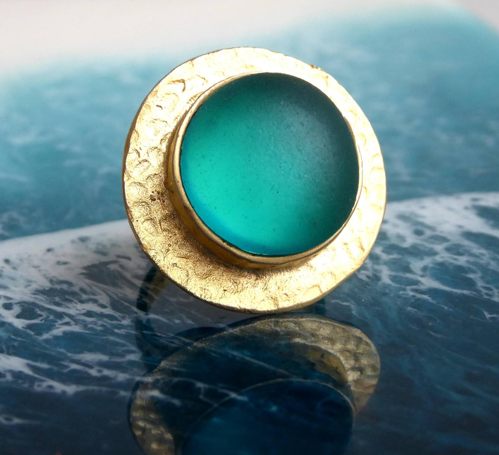 Großer Ring Mit Grün-Türkisem Seeglas , Goldfarbend Verstellbar von meersusedesign