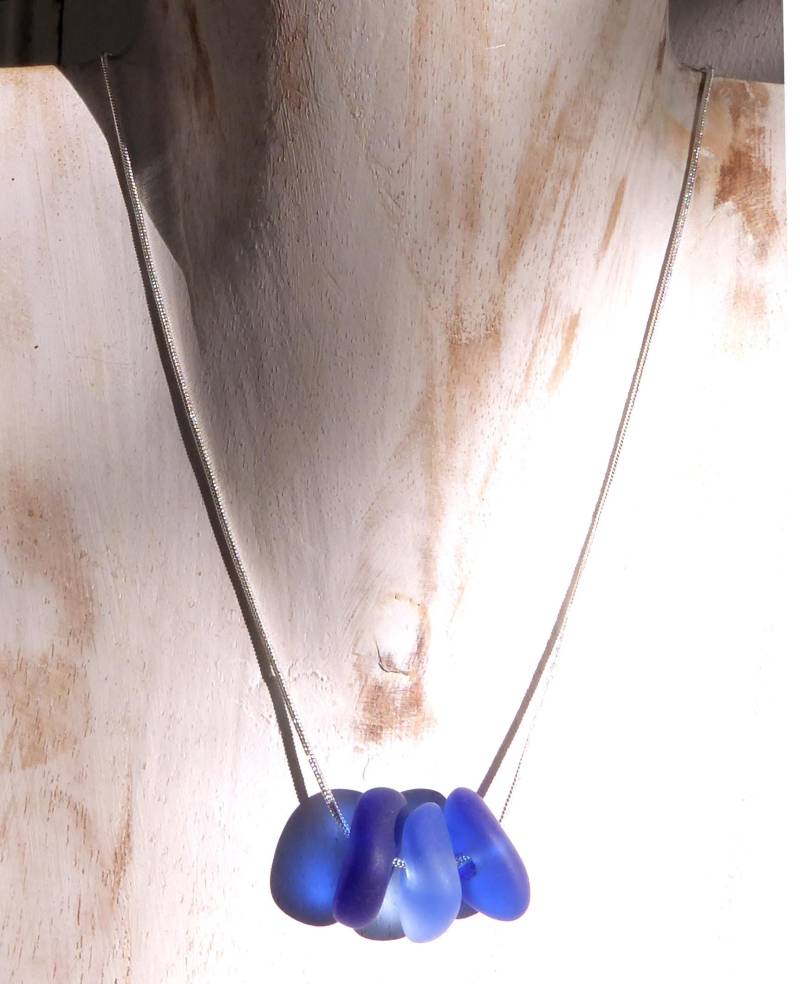 Kette Mit Seeglas in Blautönen Seitlicher Bohrung Kette Mit Seeglas in Blautönen Seitlicher Bohrung von meersusedesign