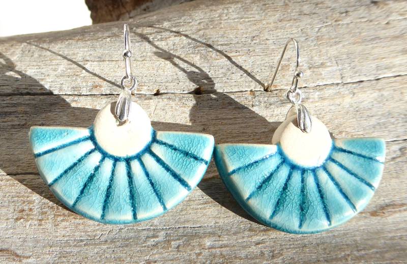 Ohrringe Aus Keramik in Weiß-Türkis Und Silberhaken von meersusedesign