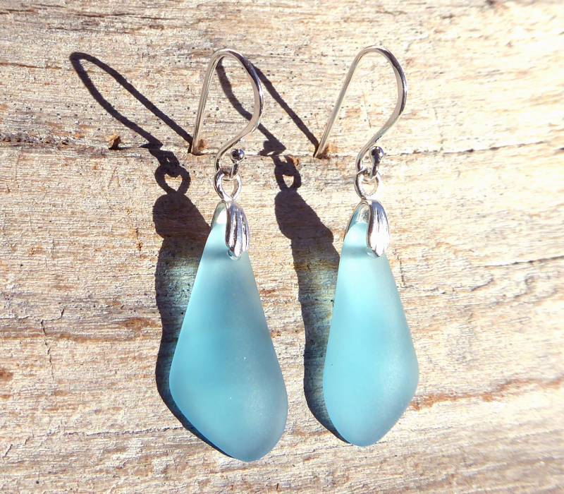 Ohrringe Mit Helltürkisem Seeglas Und 925-Er Ohrhaken von meersusedesign