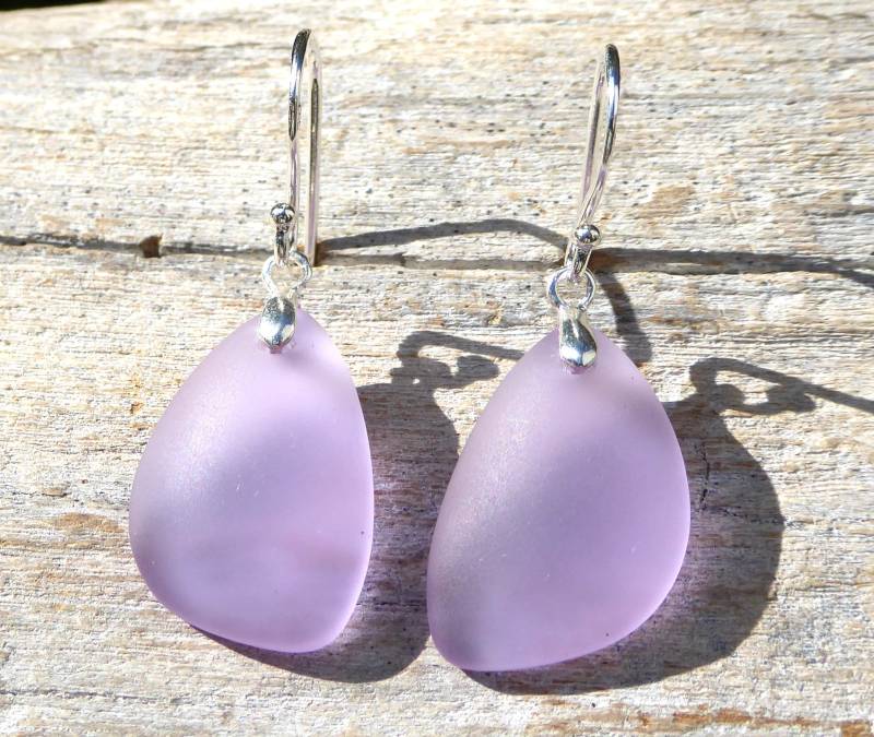 Ohrringe Mit Seeglas in Hellem Violett Und 925-Er Ohrhaken von meersusedesign
