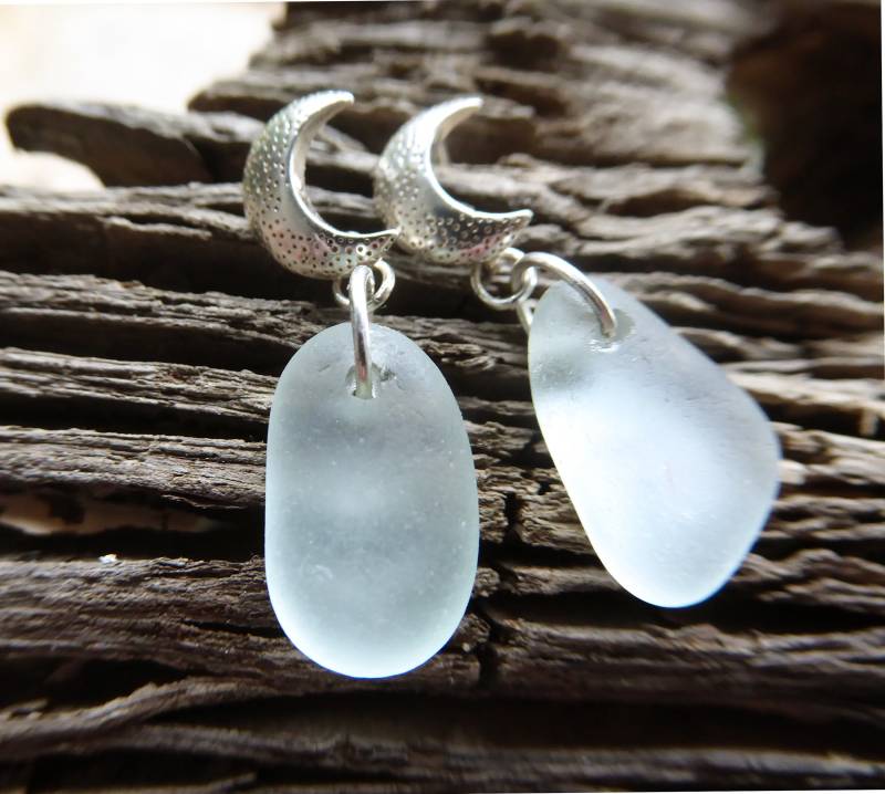 Ohrstecker Mit Helltürkisem Seeglas | Aqua Und Silbernen Halbmondsteckern von meersusedesign
