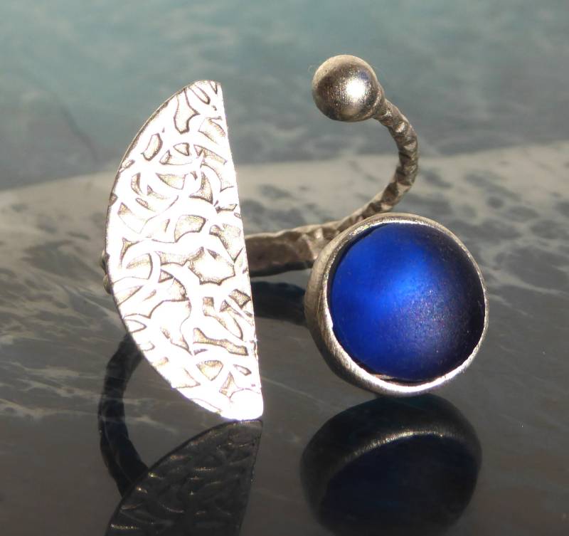 Ring Mit Blauem Seeglas Und Silberelementen, Offen, Verstellbar von meersusedesign