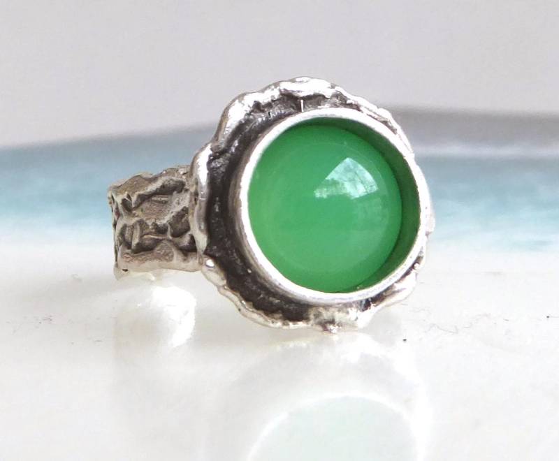 Ring Mit Hellgrünem Glascabochon in Silberfarbender Rosette , Verstellbar von meersusedesign