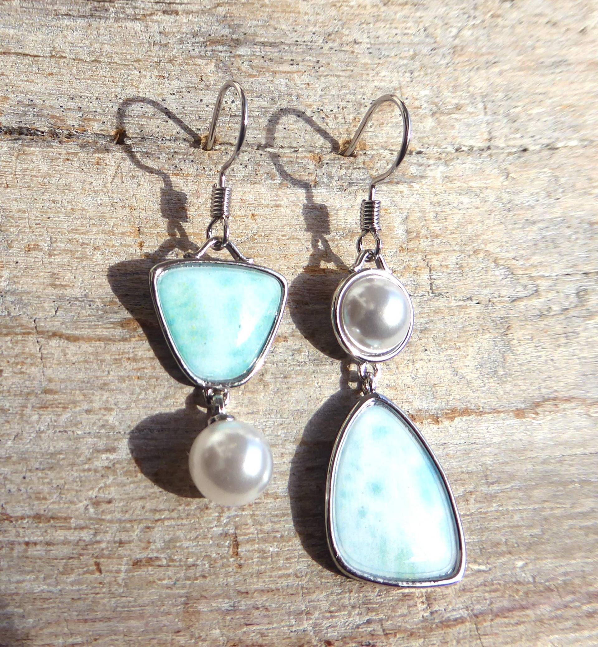 Silberfarbende Ohrringe in Weiß-Türkis Und Perlen von meersusedesign