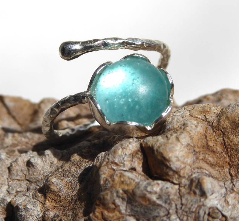 Zarter Ring Mit Helltürkisem Seeglas Und in Besonderer Fassung 925-Er Silber , Verstellbar von meersusedesign