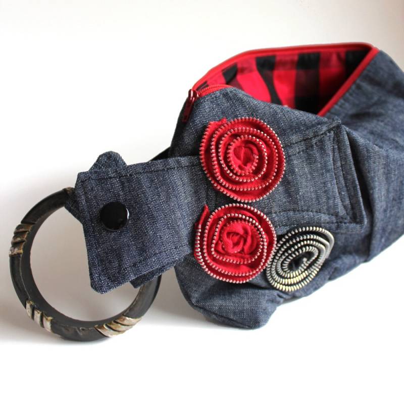 Dunkle Denim Und Rote Armband Geldbörse von meganleone