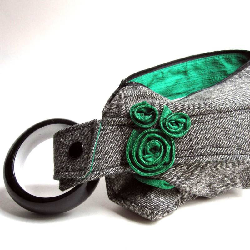 Graue Tweed & Smaragdgrüne Armband Handtasche/Unikat Reißverschluss Blume Geldbörse von meganleone