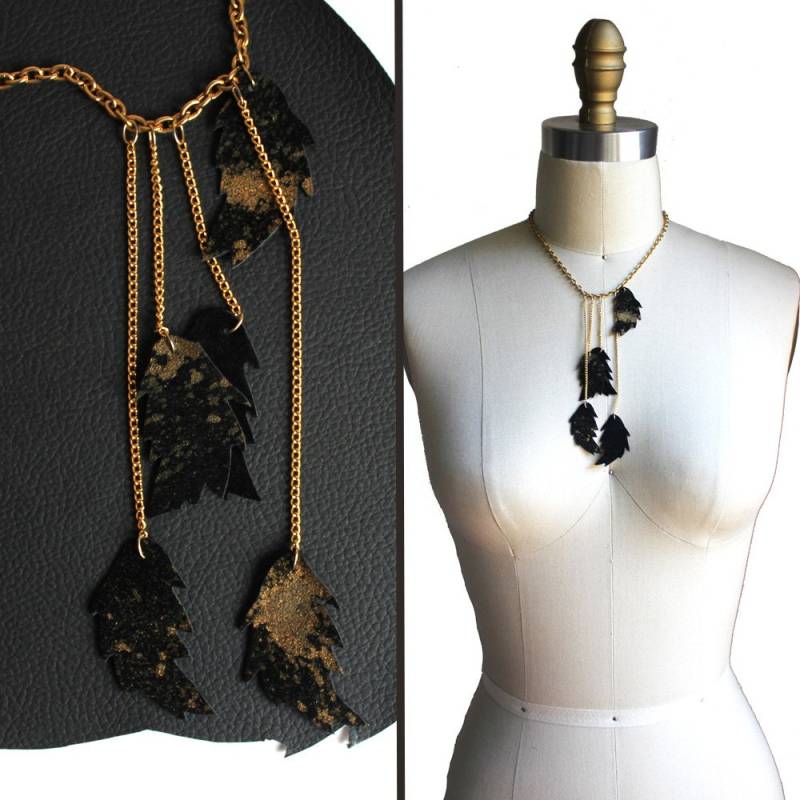 Kaskadierende Leder Feder Boho Halskette/Schwarz & Gold Fransen Statement Schmuck Umfunktioniert Y von meganleone