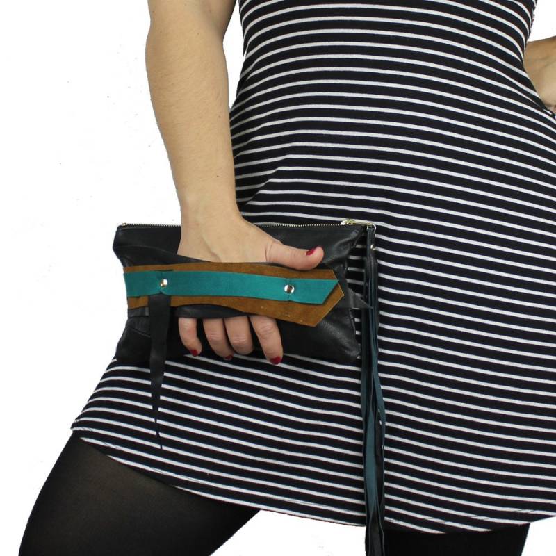Schwarz Petrol & Kastanienbraune Umfunktionierte Leder-Handgelenk-Clutch Mit Fransen-Reißverschluss-Pull - Nachhaltiges Design Handmade By Designer von meganleone