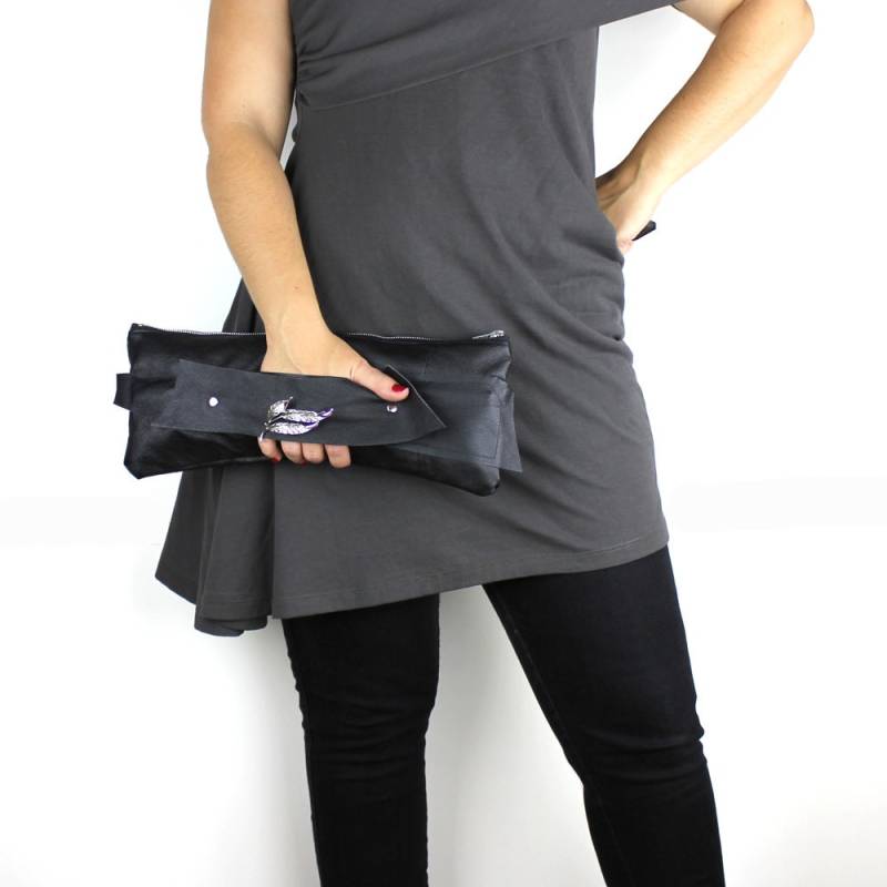 Schwarze Leder Fuchs Clutch Mit Blattsilber Brosche von meganleone