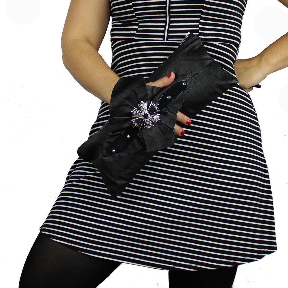 Silber Starburst Upcycled Schwarze Leder Große Handgelenk Clutch/Unikat Handgemacht Von Designer von meganleone