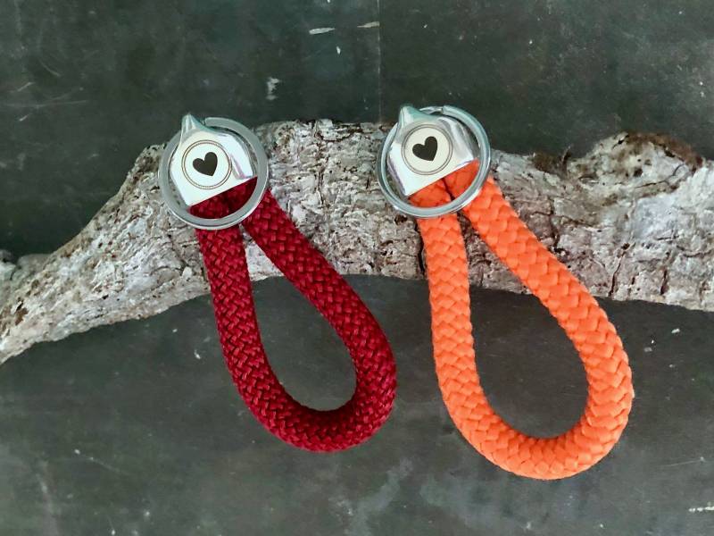 Schlüsselanhänger Mit Herz Aus Segelseil in Verschiedenen Farben Und Silberfarbenen Applikationen, Geschenk Für Kinder Erwachsene von meiTaschi