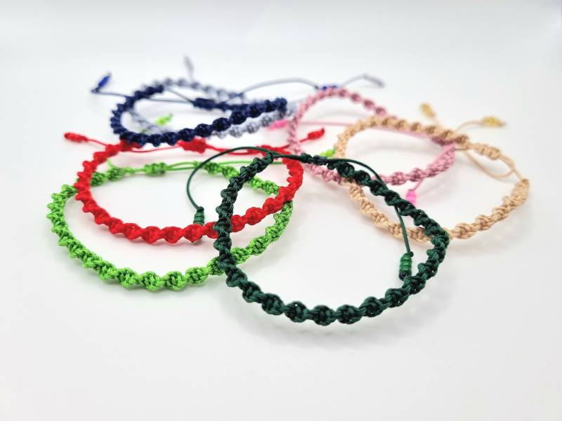 Einfarbiges Makramee-Armband Mit/Ohne Perlen von meinHerzstueckDesign