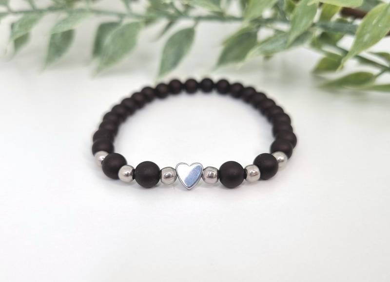 Mattschwarzes Perlenarmband Mit Hämatit-Herz von meinHerzstueckDesign