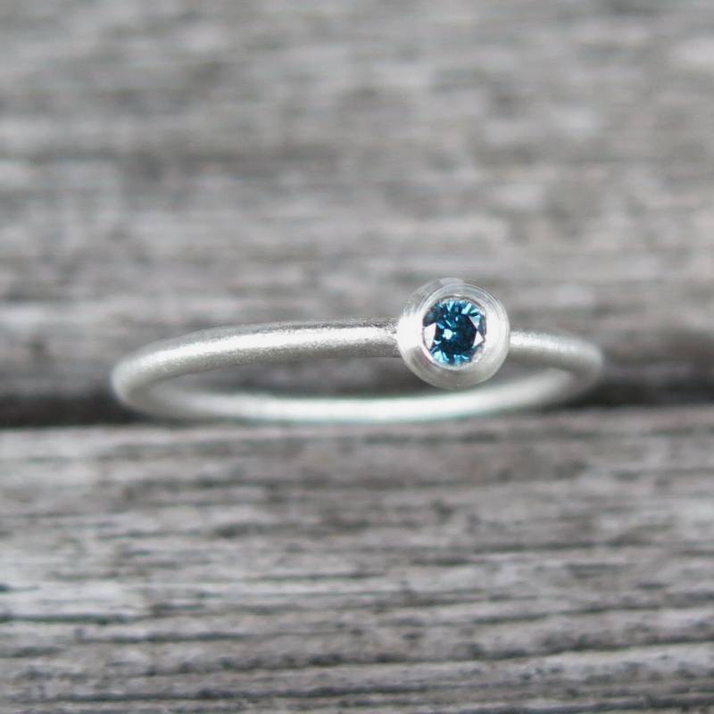 1 Stapelring Ring 925 Silber Blauer Brillant 0, 08 Ct, Kombinierbar von meinWerkk
