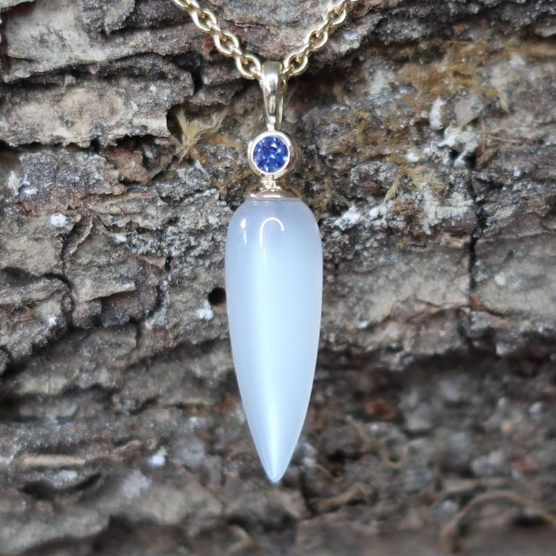 585 Gold Anhänger Mit Mondstein 22 X 7 Mm Und Saphir Unikat Goldschmiedearbeit 585 Gold Anhänger Mit Mondstein 22 X 7 Mm Und Saphir Unikat Goldschmiedearbeit von meinWerkk