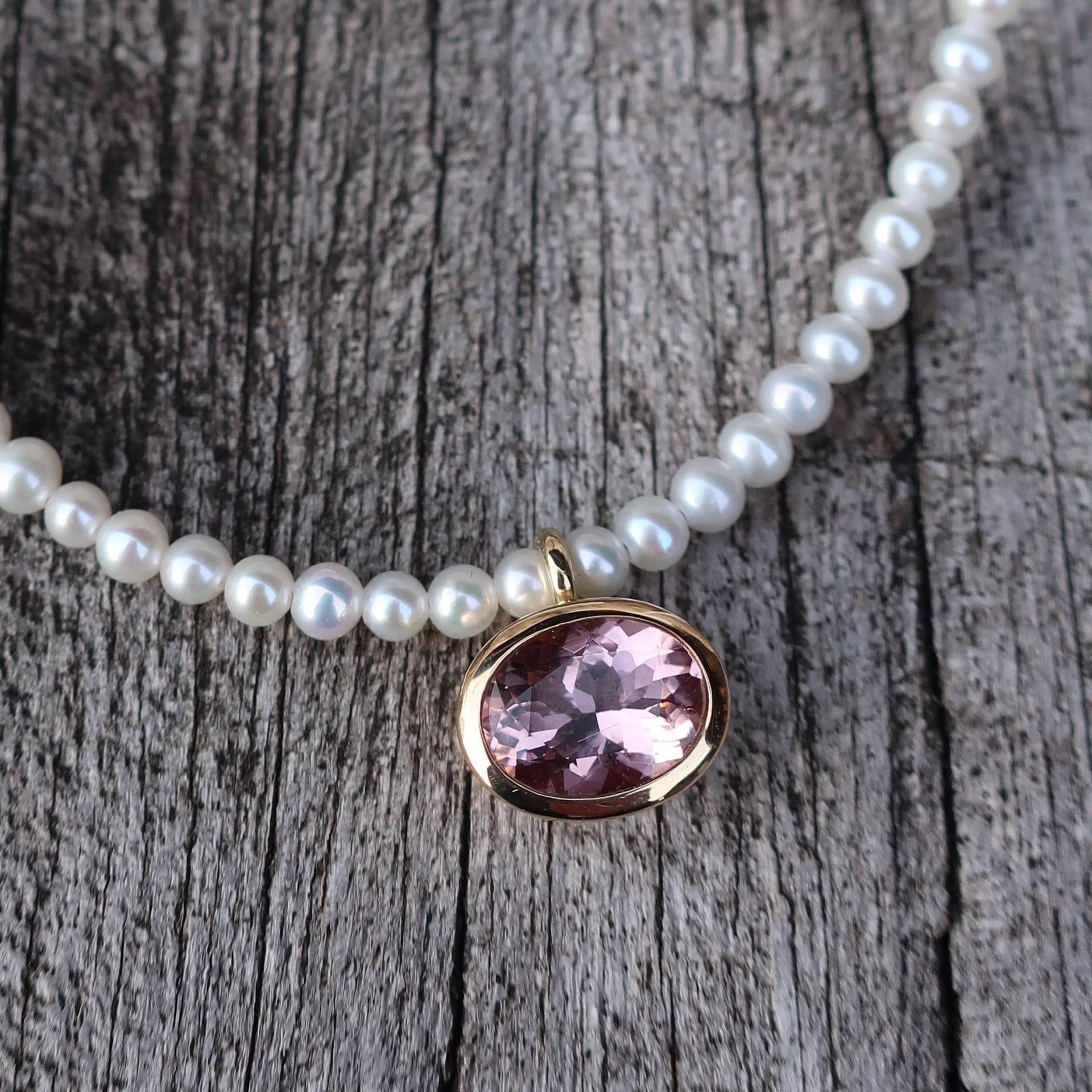 750 Gold Anhänger Auf Perlkette Mit Rosa Morganit 9 X 7 Mm von meinWerkk