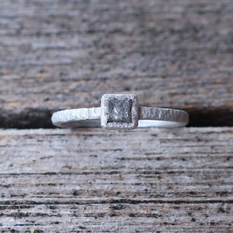 Diamantring "Raw" 925 Silber Mit Naturfarbenem Rohdiamant Würfel von meinWerkk