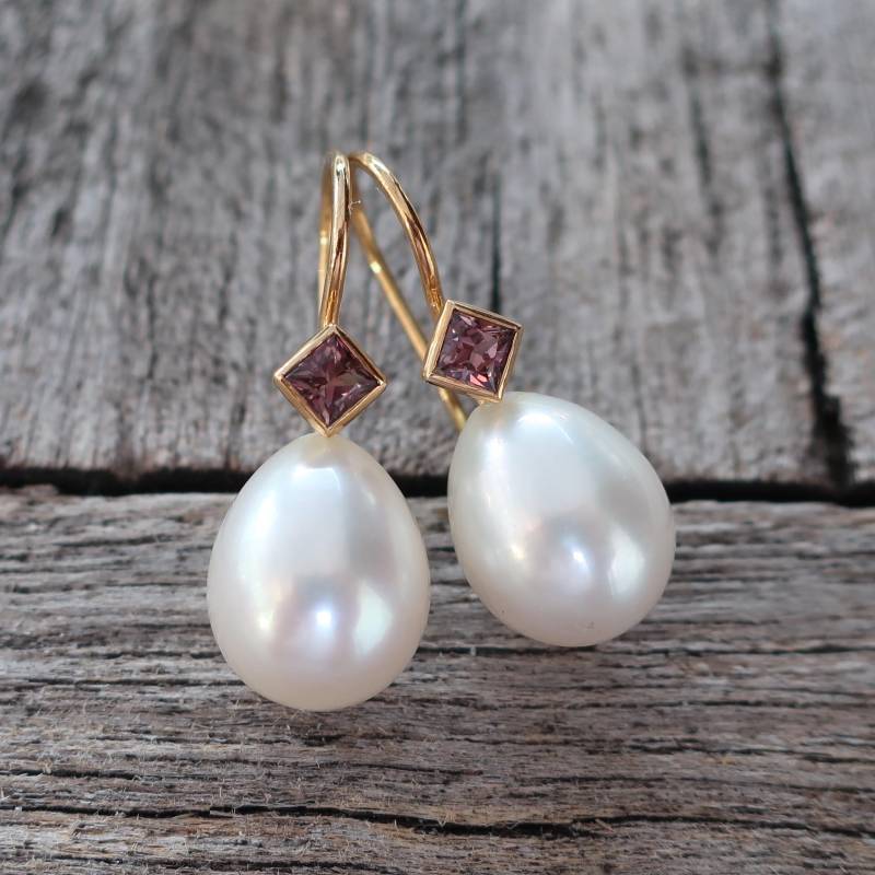 Ohrringe Tropfenperlen Und Lila Saphir Carreé Meisterarbeit Goldschmiedearbeit Handarbeit von meinWerkk