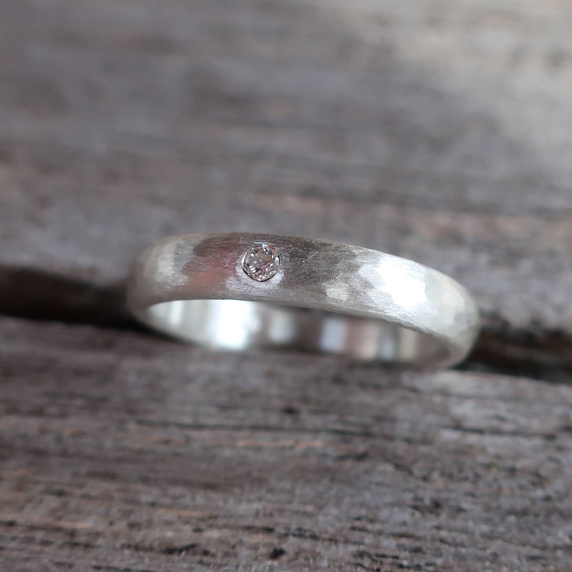 Verlobungsring Mit Brillant 925 Silber Gehämmert 3, 5 Mm von meinWerkk