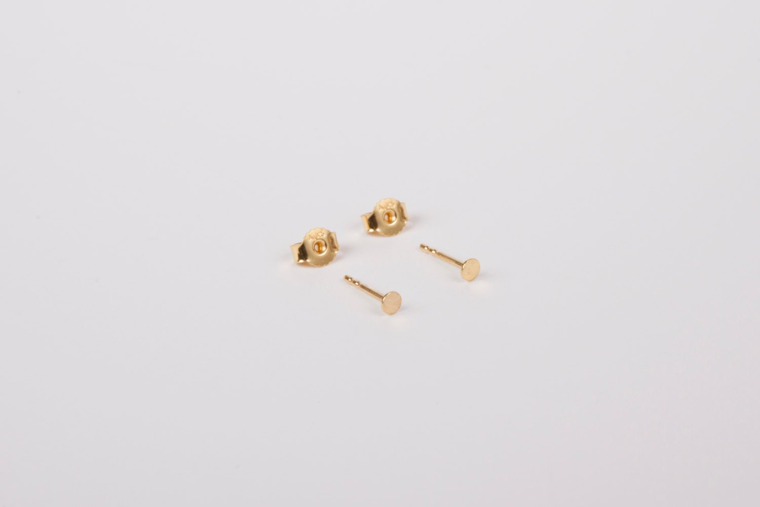 Mini Dot Ohrstecker Plättchenohrstecker Winzige Goldene Studs Roségoldene Oder Silberne Pünktchenstecker 2, 3 4mm von meineketten