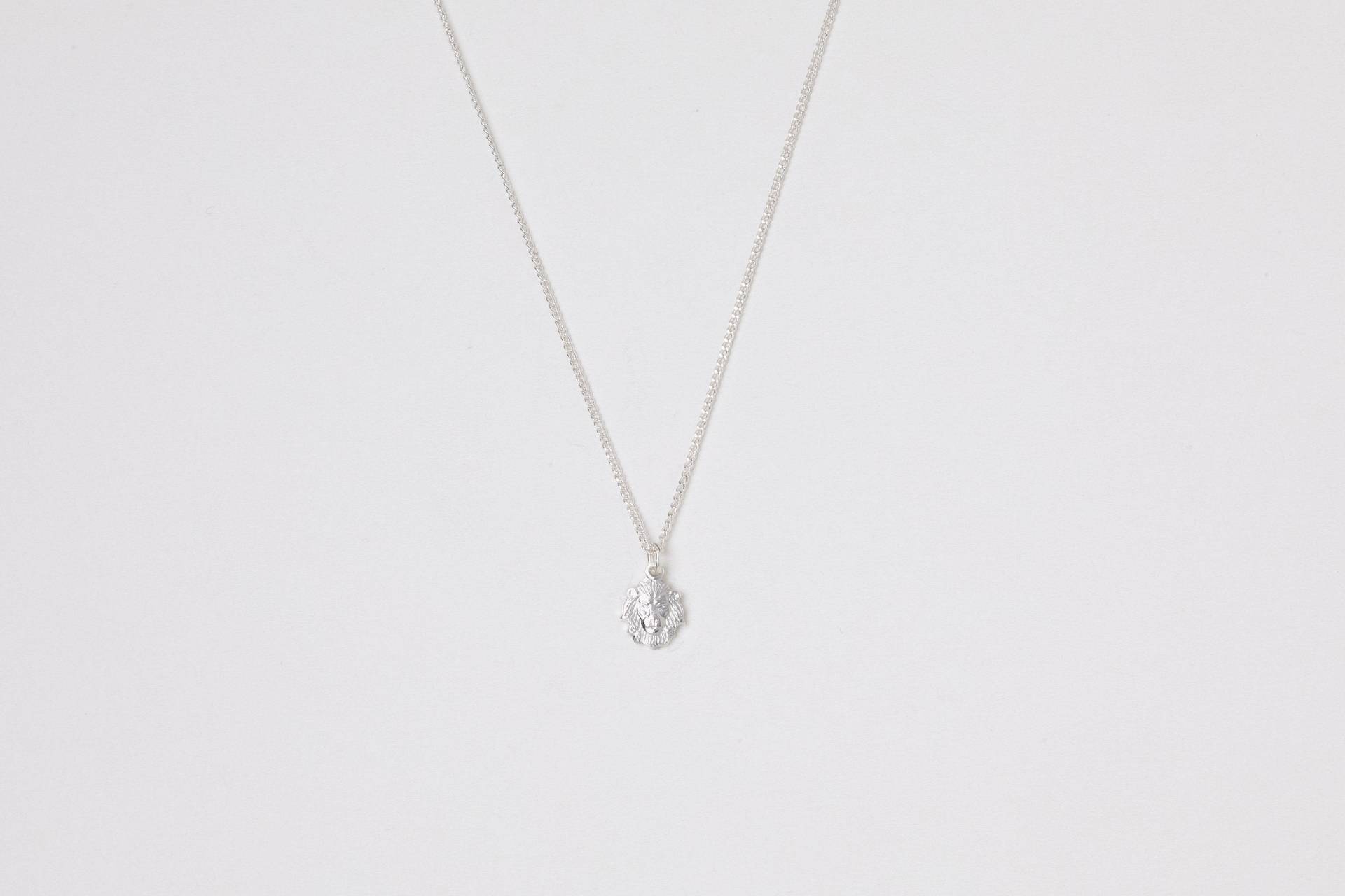 Silberne Löwenkette Lion Leo Goldene Oder Kette Mit Löwenanhänger Wildkatze Tiger Sternzeichenkette von meineketten