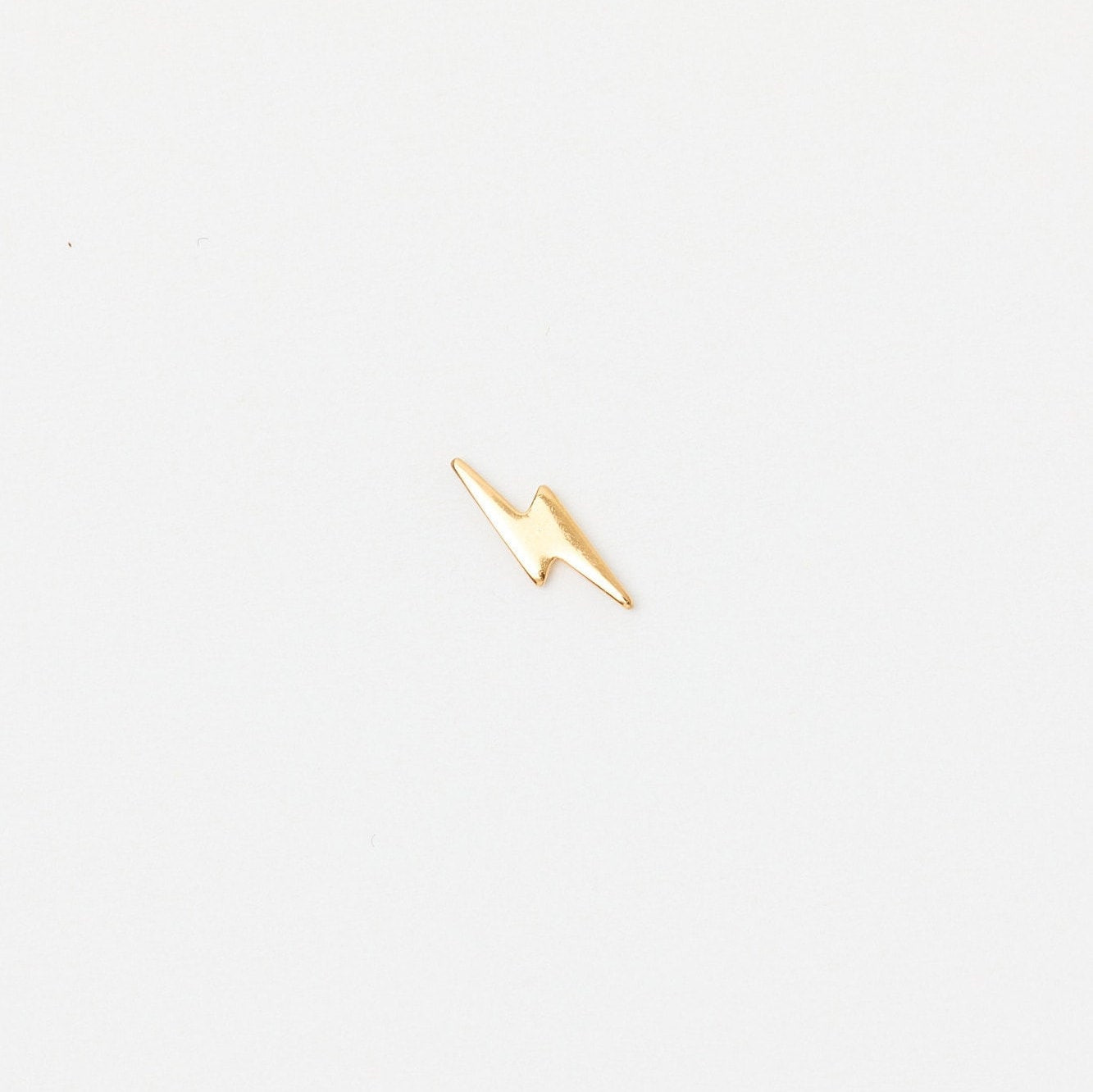 Winziger Pin Mini Brosche Blitz Blitzpin Bolt Goldener Mini-Pin Badge Anstecker Button von meineketten