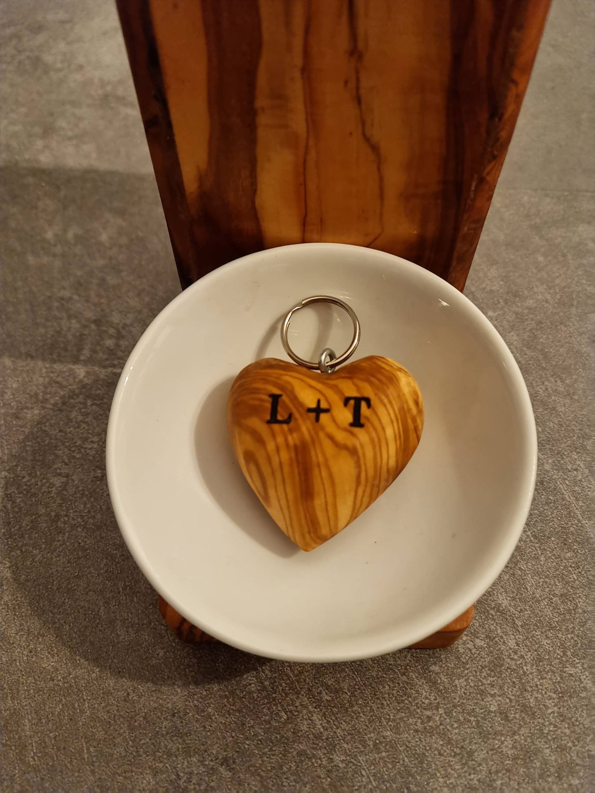 Schlüsselanhänger Herz Aus Olivenholz, Personalisiert, Graviert, Liebesgeschenk, Valentinstag, Muttertag, Geburtstag, Hochzeit von meinolivenholz