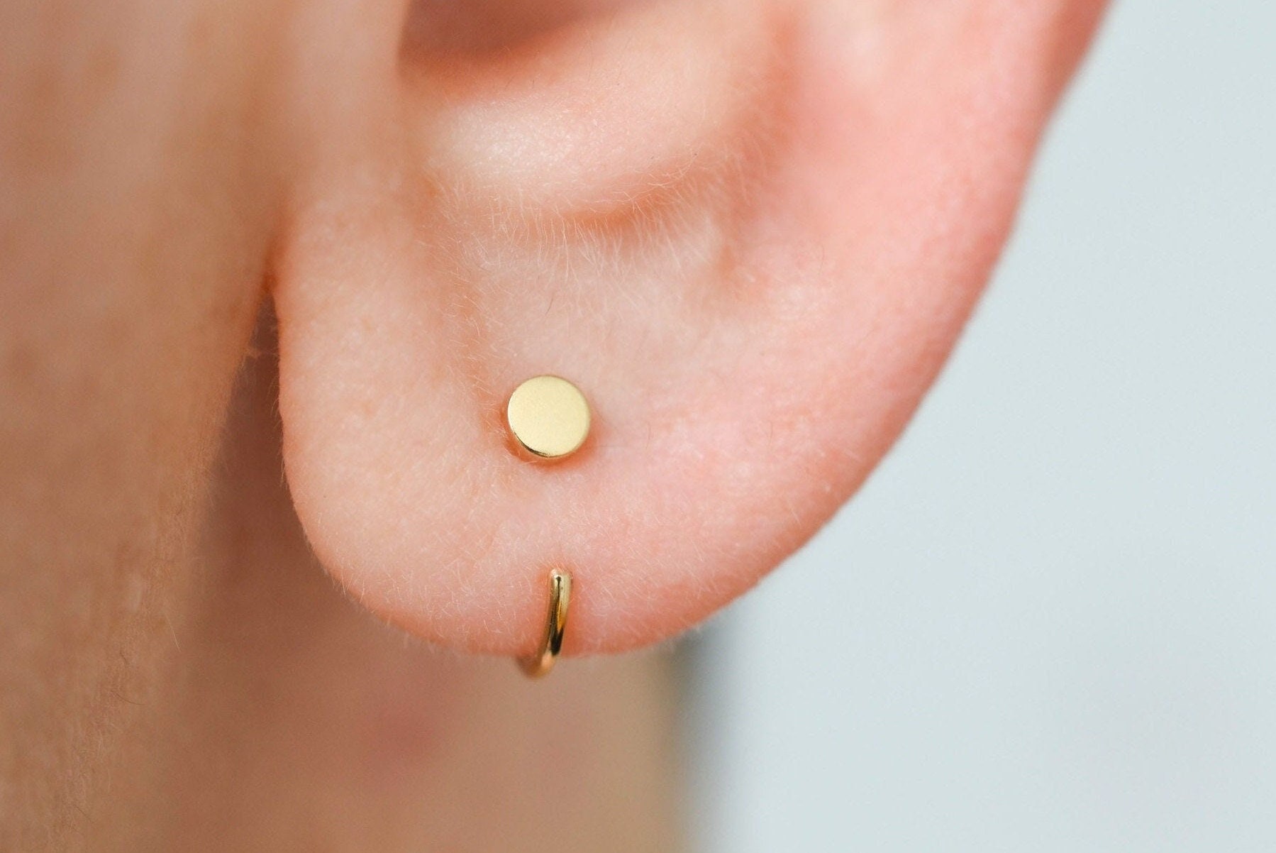 14K Gold Sleeper Hoop Ohrringe Minimalist Scandi Fashion Kuschelige Ohr Huggers Für Empfindliche Ohren 14K Gold Sleeper Hoop Ohrringe Minimalist Scandi Fashion Kuschelige Ohr Huggers Für Empfindliche Ohren von melaniefavreau