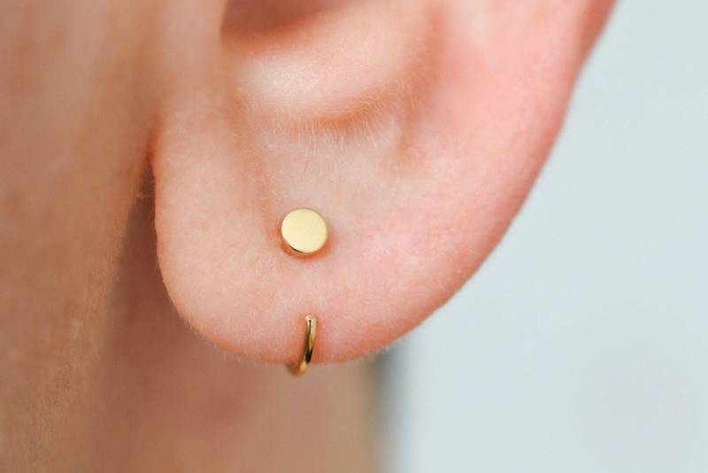 14K Gold Sleeper Hoop Ohrringe Minimalist Scandi Fashion Kuschelige Ohr Huggers Für Empfindliche Ohren 14K Gold Sleeper Hoop Ohrringe Minimalist Scandi Fashion Kuschelige Ohr Huggers Für Empfindliche Ohren von melaniefavreau