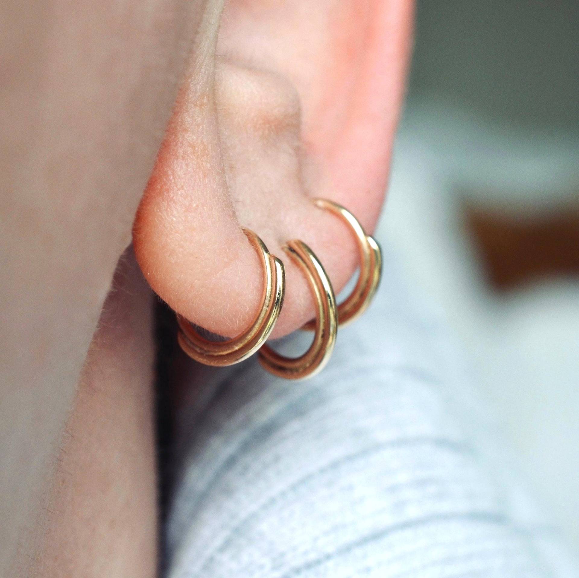 14K Solid Gelbgold Creolen Doppelschicht Minimalist Style 14K Solid Gelbgold Creolen Doppelschicht Minimalist Style von melaniefavreau
