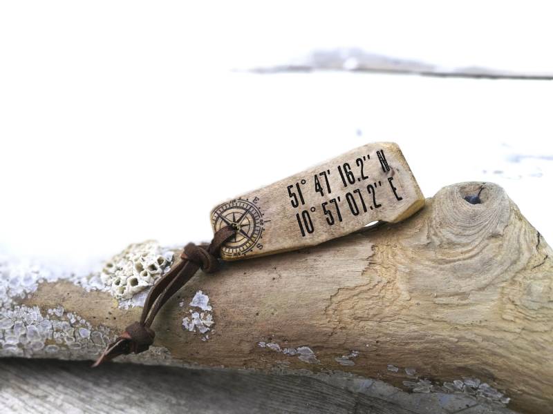 Koordinaten Schlüsselanhänger Partner Anhänger Schmuck Armband Kette Halskette Personalisiert Holz Name Gravur Namen Geschenk Geburtstag von melkey83