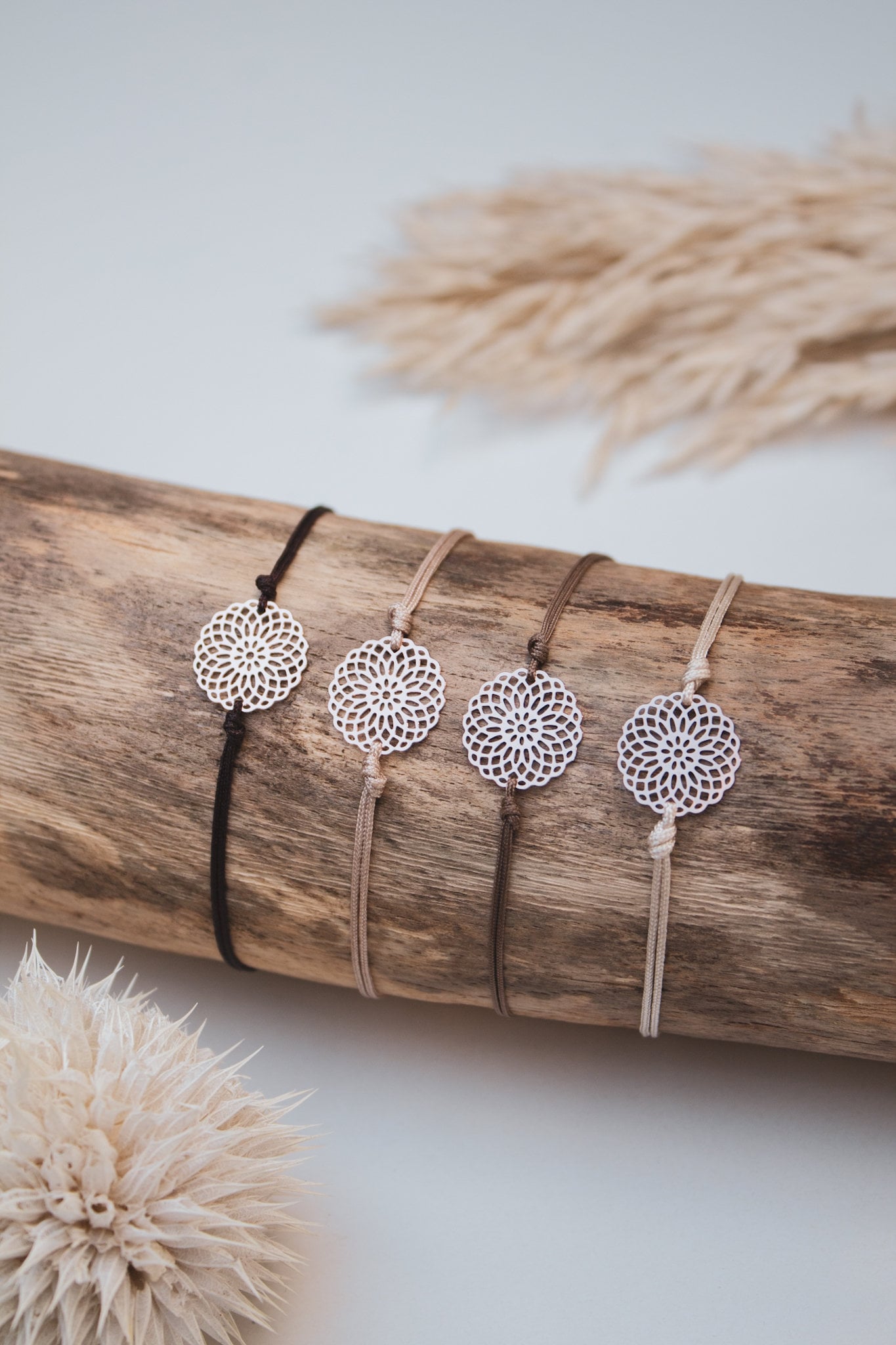 Filigranes Makramee Armband Mandala Flower Silber Filigranes Makramee Armband Mandala Flower Silber von mellinalovelythings