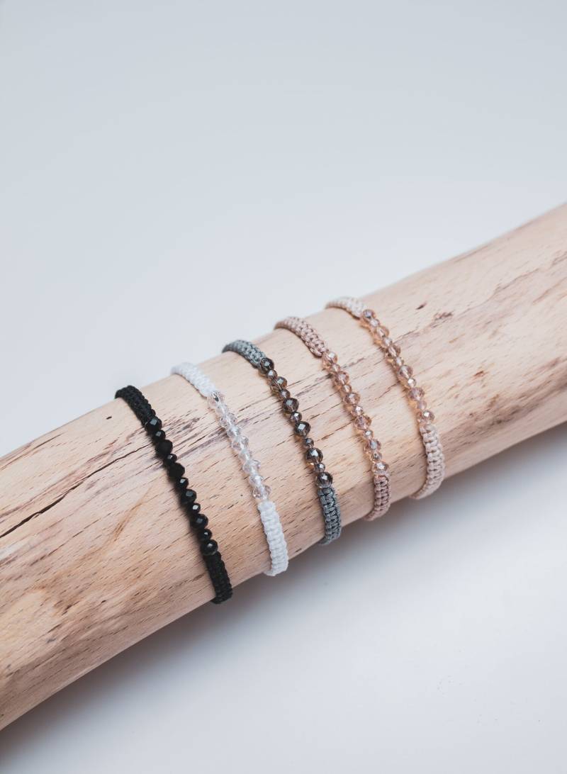 Handgefertigtes Makramee Armband " Sparkling Fellow Mit Glitzerperlen von mellinalovelythings