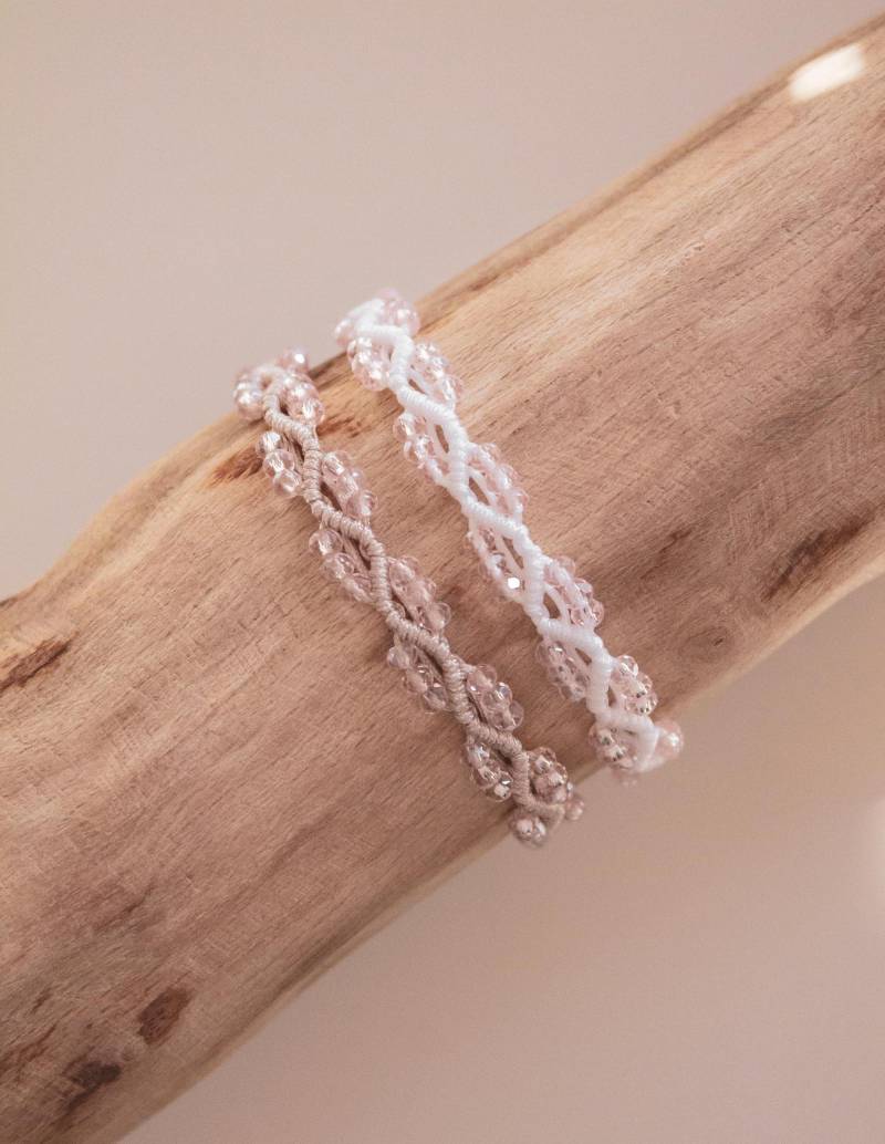 Makramee Armband in Frühlingsfarben Mit Glitzerperlen Aus Glas Frühlings Kollektion von mellinalovelythings