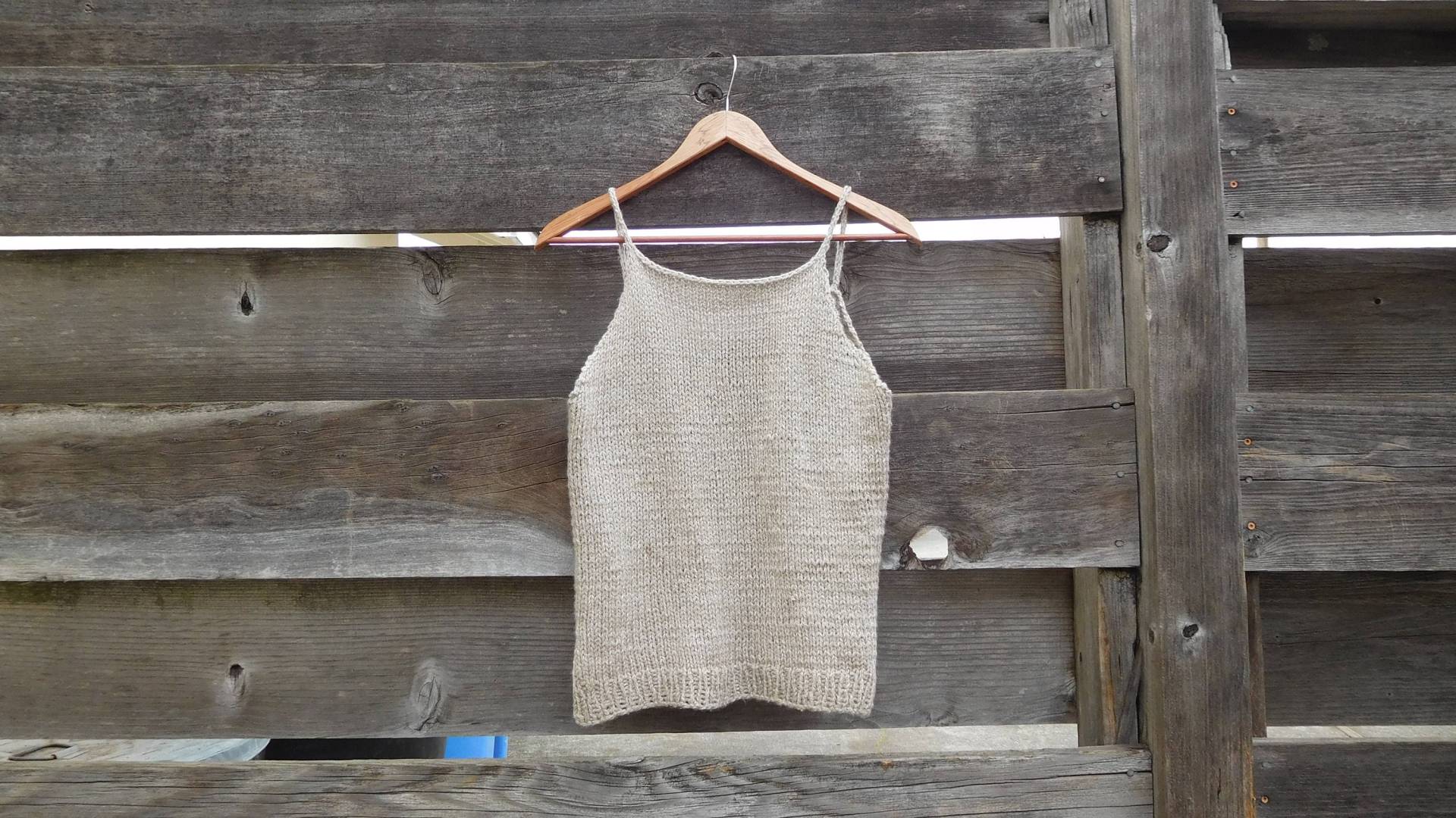 Gestricktes Top/Handgefertigt Sommertop Gestrickt Tanktop Spaghettiträger // Gestricktes Top/Handgefertigt Sommertop Gestrickt Tanktop Spaghettiträger // von melodykcrochet