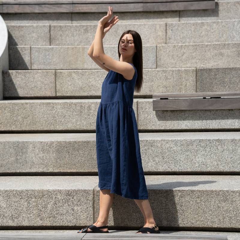 Smock Kleid Leinen Frauen Sommer Legeres Blau Midi Maya Storm Blue von menique