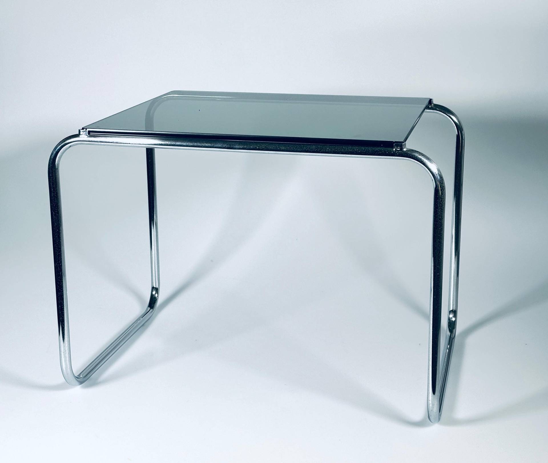 Beistelltisch Nachttisch Design Italien 1960Er Ähnlich Laccio Breuer Rauchglas Grau von mercatino900