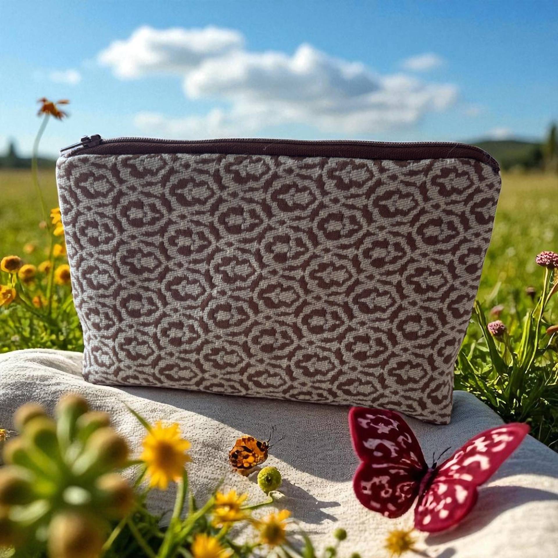 Braune Aufbewahrungstasche Aus Brokat Braune Aufbewahrungstasche Aus Brokat von merceriebroderie