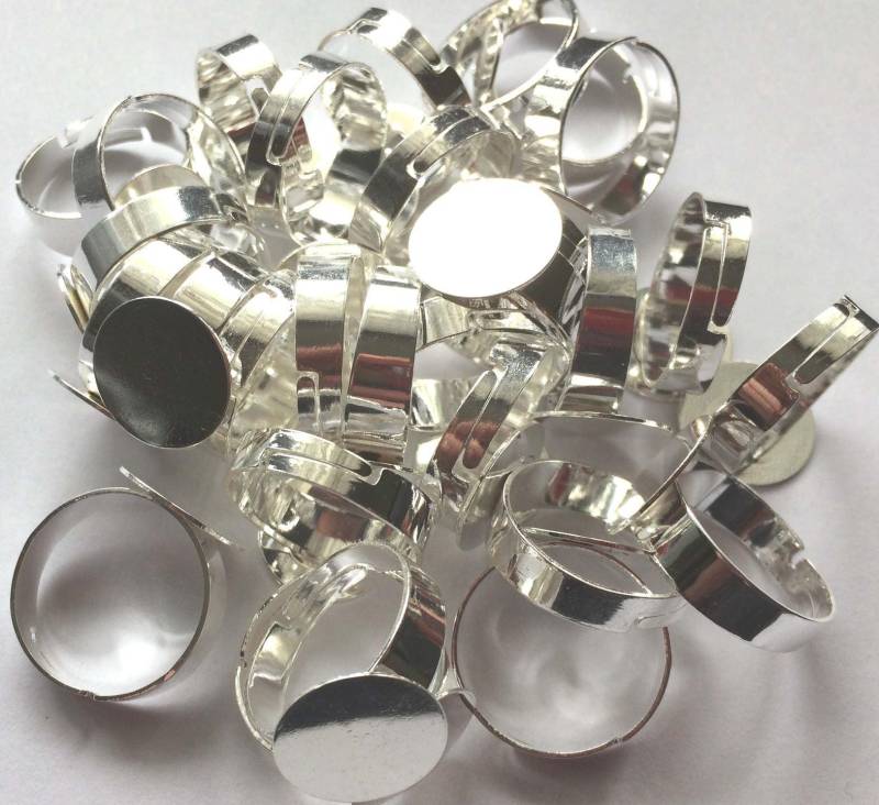 Kleiner Ringhalter, Anpassbar An Die Größe Des Fingers Kleiner Ringhalter, Anpassbar An Die Größe Des Fingers von merceriebroderie