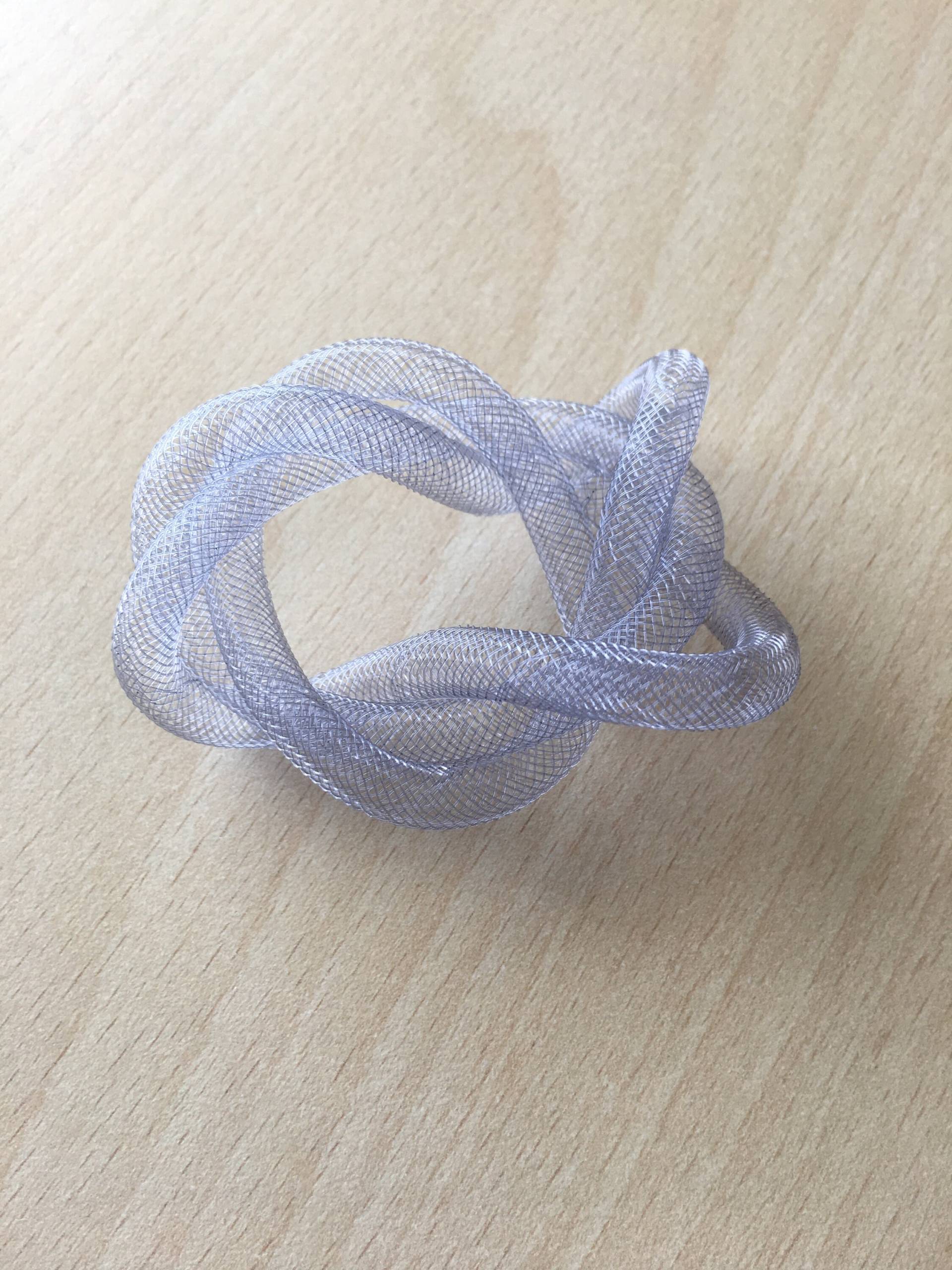 Röhrenförmiges Netzband 6 Mm Hellgraue Farbe Röhrenförmiges Netzband 6 Mm Hellgraue Farbe von merceriebroderie